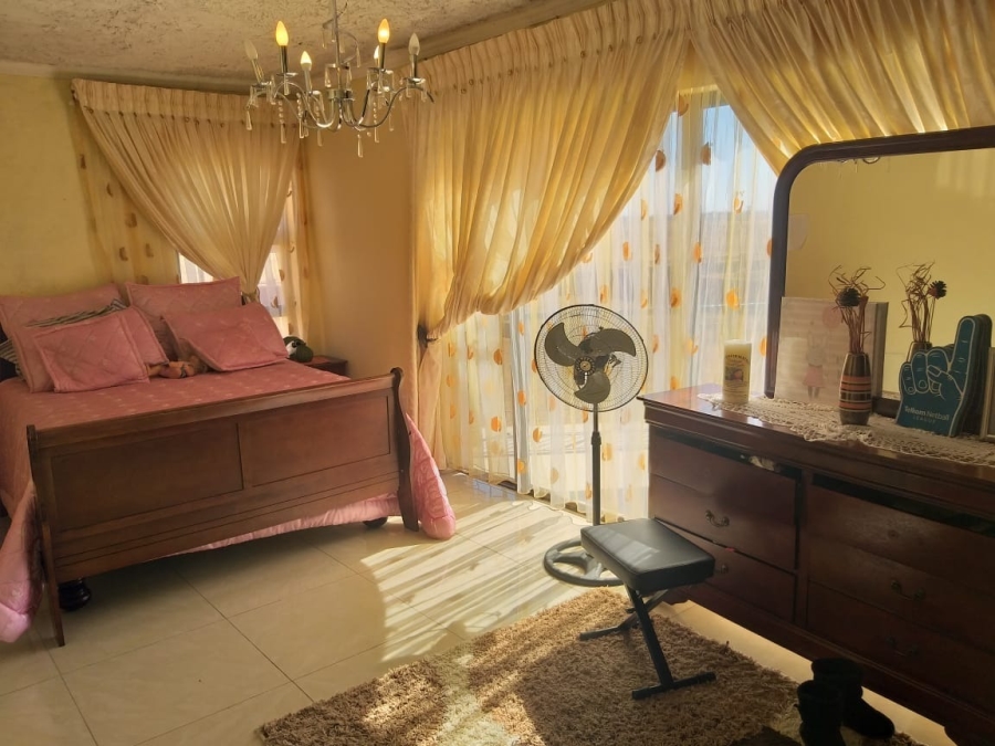 To Let 5 Bedroom Property for Rent in Grimbeeck Park North West
